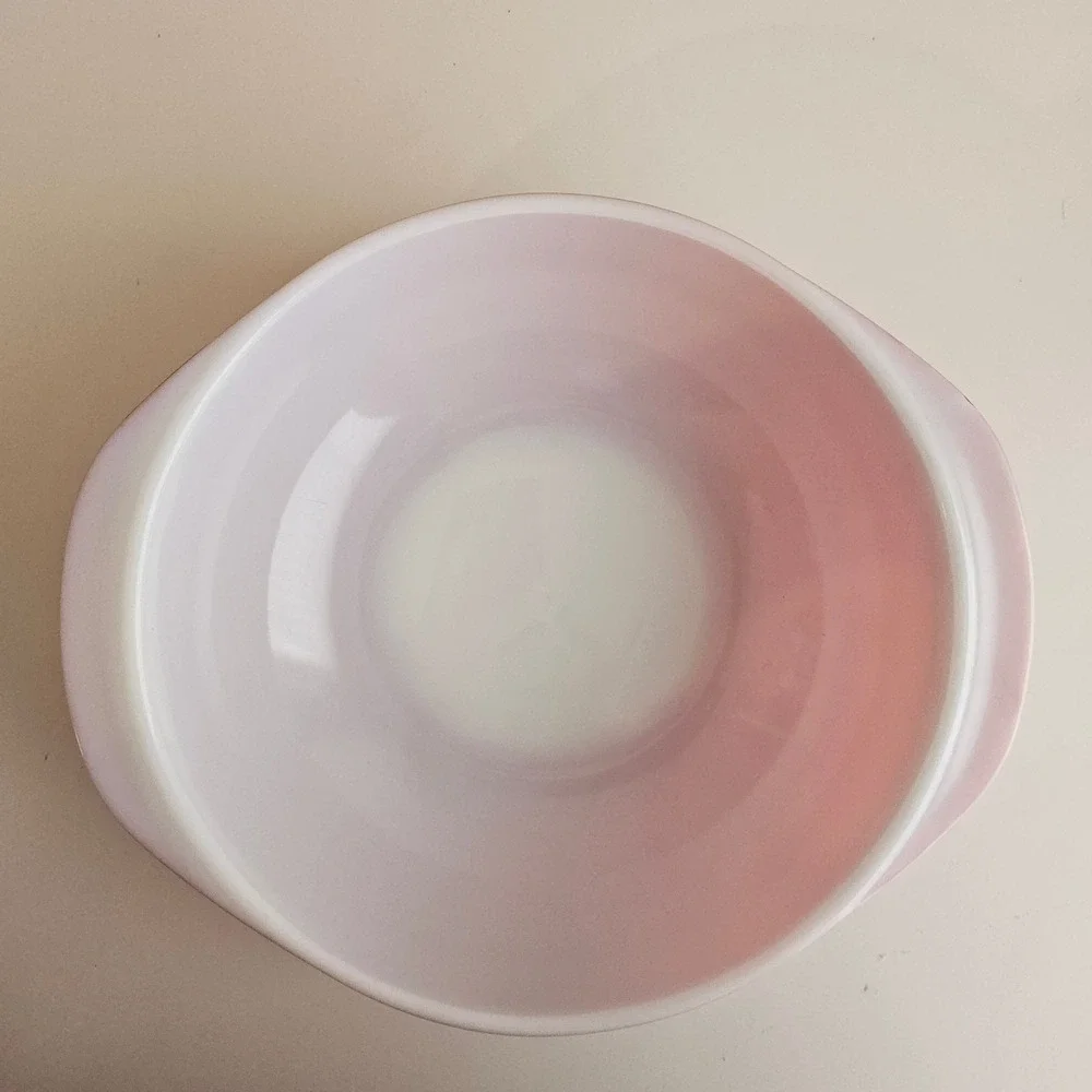 Pyrex vintage round